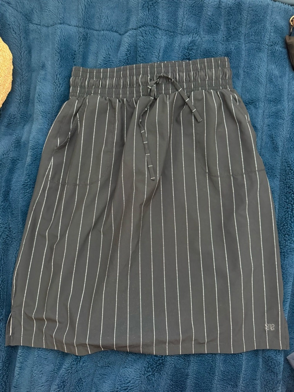 Albion Fit Away Skirt, pinstripes